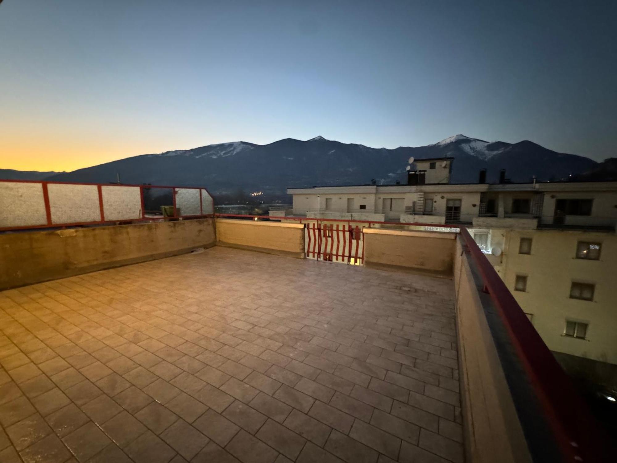 Attico - Terrazza Su Castello Apartment Кастел ди Сангро Екстериор снимка
